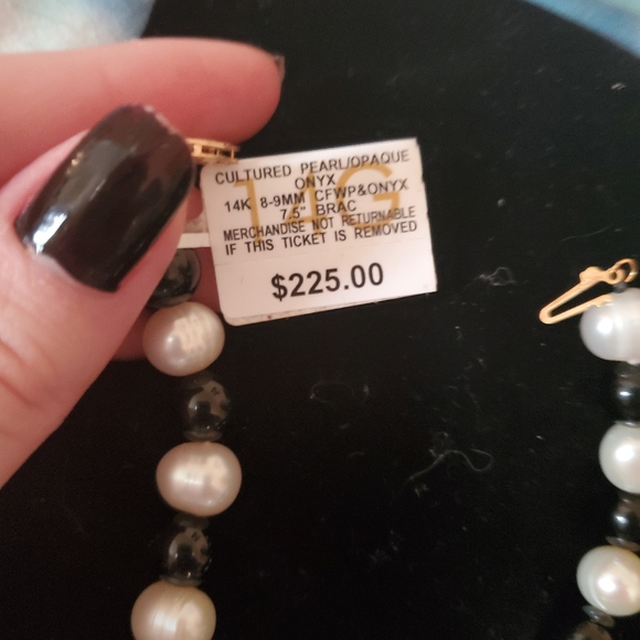 Pearl and Onyx Bracelet - Picture 2 of 3